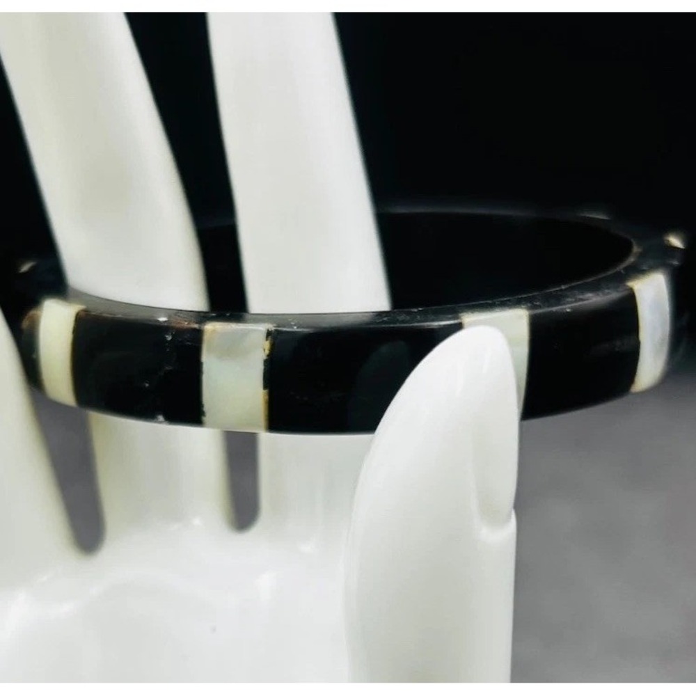 Vintage 90s Black‎ & Ivory Inlaid Resin Bangle Bracelet Mod Retro Style